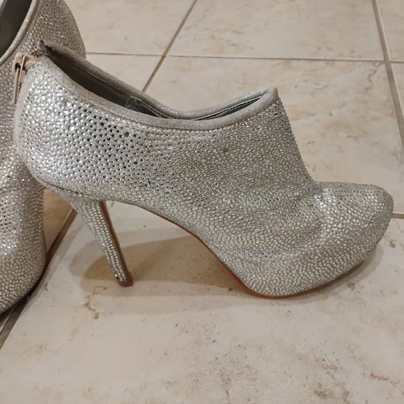 Steve Madden Rhinestone Silver Bootie Heels Sparkle Glam Fashion Size 9.5 - Picture 7 of 15